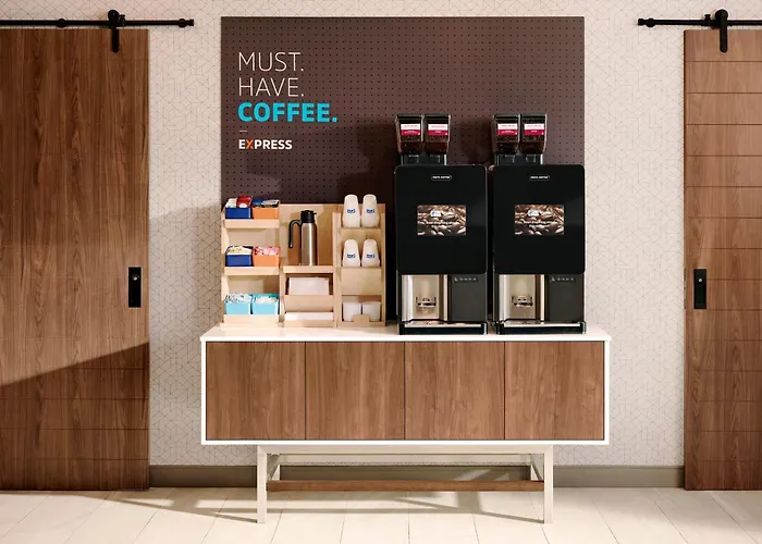 Holiday Inn Express & Suites - Dallas Market Center By Ihg